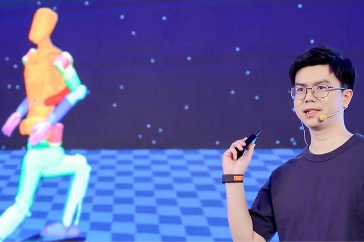 天才少年稚晖君15vip太阳机器人走路进场！AI模型做大脑，目标售价20万以内